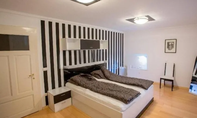 Недвижимость Трехкомнатная квартира в центре: 16