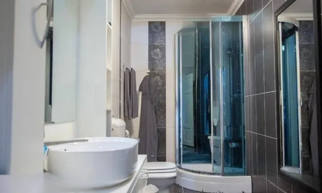 Недвижимость Трехкомнатная квартира в центре: 18