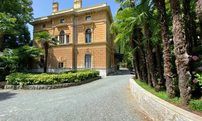 Недвижимость Трехкомнатная квартира в центре: 20