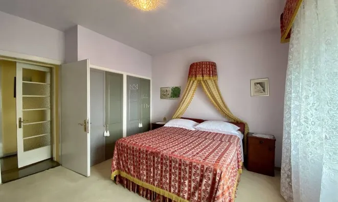 Недвижимость Четырехкомнатная квартира в Центре Опа́хии: 10