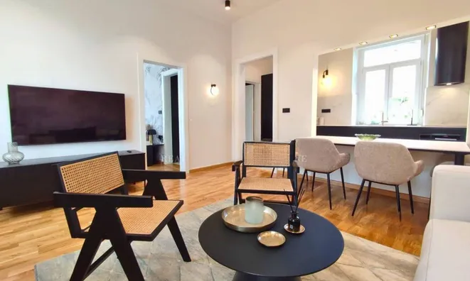 Недвижимость Двухкомнатная квартира Центр: 6