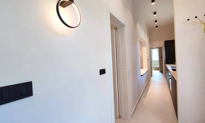 Недвижимость Двухкомнатная квартира Центр: 8