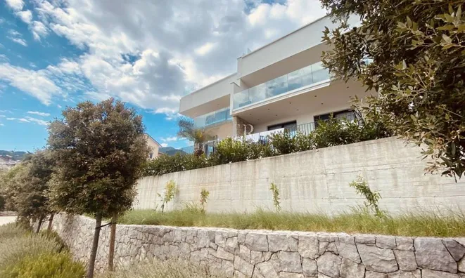 Недвижимость Многоквартирный дом Побри: 2