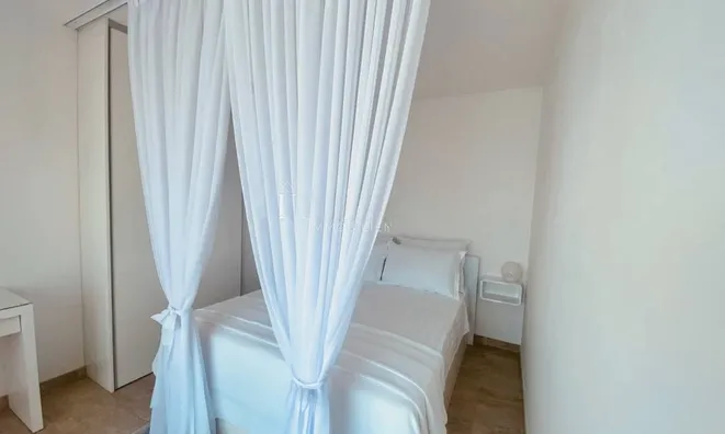 Недвижимость Многоквартирный дом Побри: 15