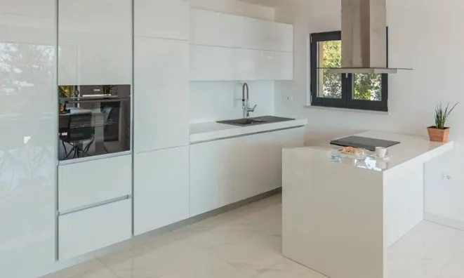 Недвижимость Многоквартирный дом Побри: 18