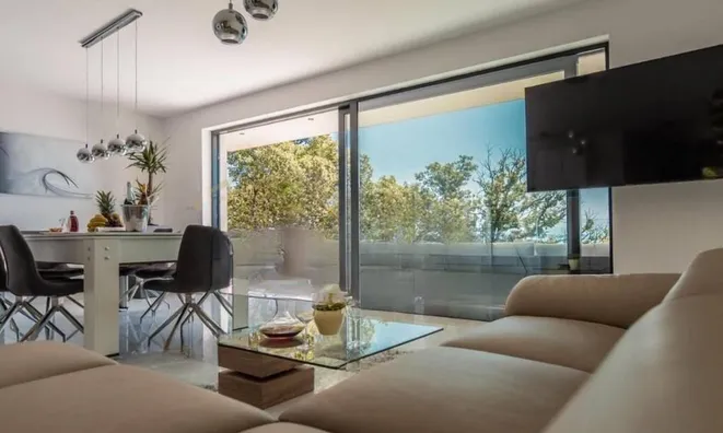 Недвижимость Многоквартирный дом Побри: 30