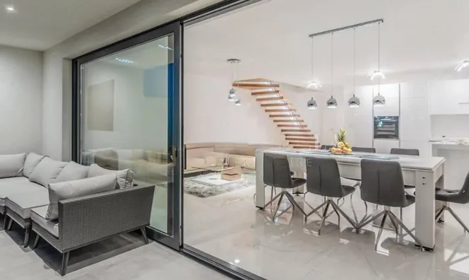 Недвижимость Многоквартирный дом Побри: 40