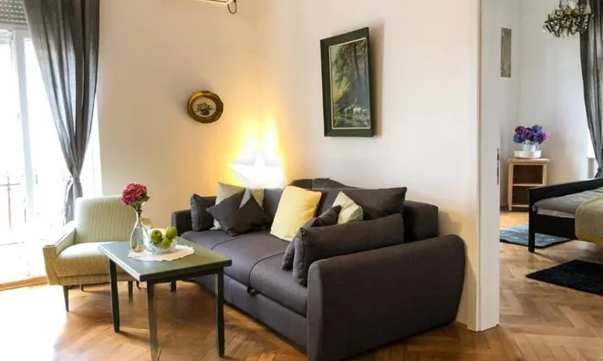 Недвижимость Трехкомнатная квартира в Центре: 1