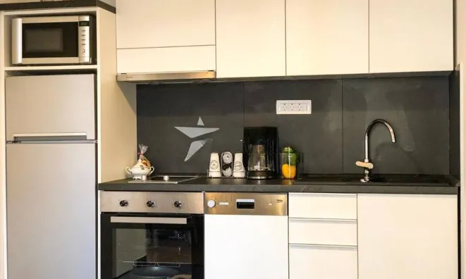 Недвижимость Трехкомнатная квартира в Центре: 11