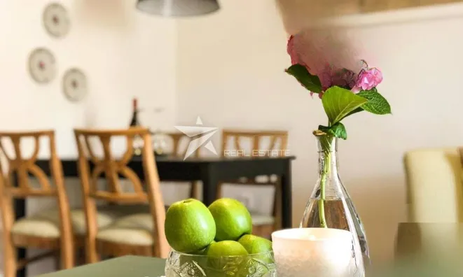 Недвижимость Трехкомнатная квартира в Центре: 14