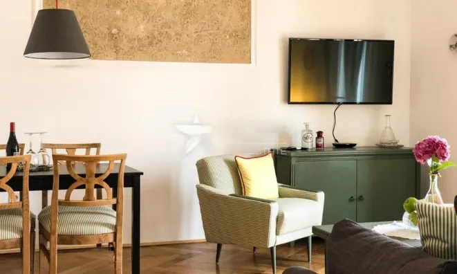 Недвижимость Трехкомнатная квартира в Центре: 16