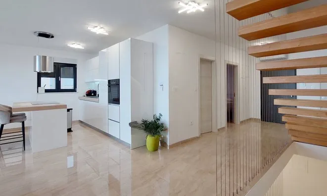 Недвижимость Многоквартирный дом Побри: 12