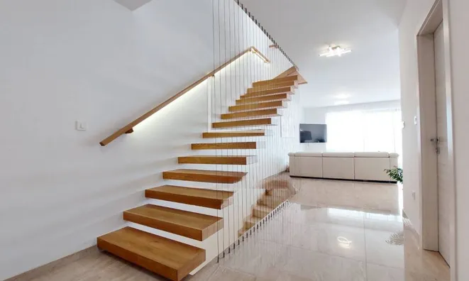 Недвижимость Многоквартирный дом Побри: 14