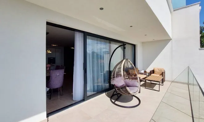 Недвижимость Многоквартирный дом Побри: 16