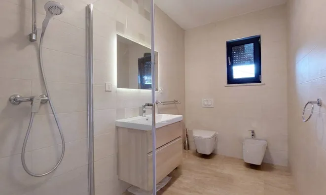 Недвижимость Многоквартирный дом Побри: 24