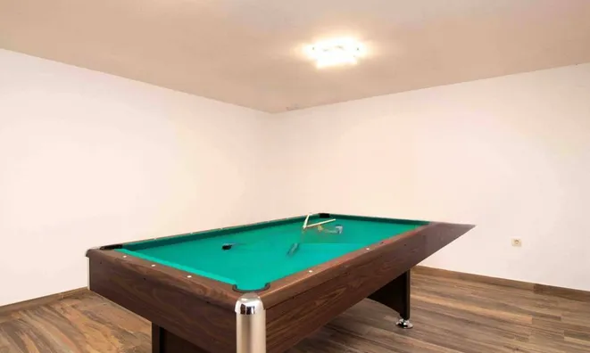 Недвижимость Многоквартирный дом Побри: 28