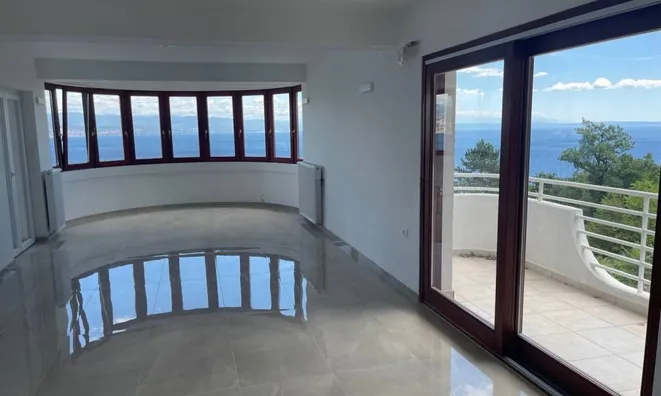 Недвижимость Трёхкомнатная квартира, Центр: 1