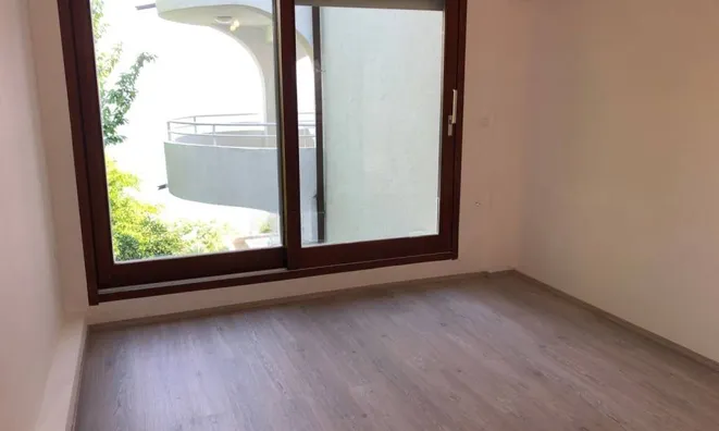 Недвижимость Трёхкомнатная квартира, Центр: 8