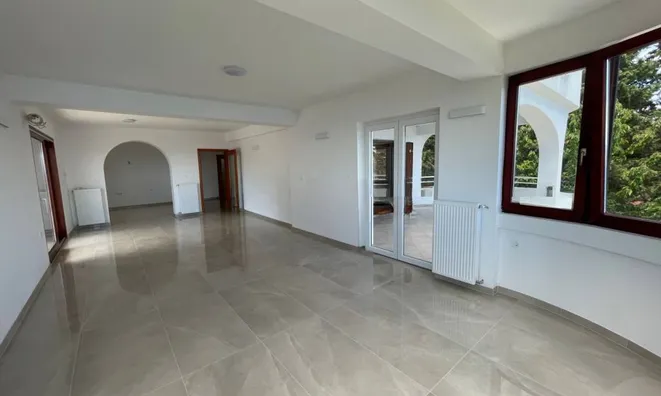 Недвижимость Трёхкомнатная квартира, Центр: 10