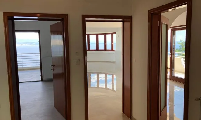 Недвижимость Трёхкомнатная квартира, Центр: 12