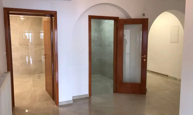 Недвижимость Трёхкомнатная квартира, Центр: 14