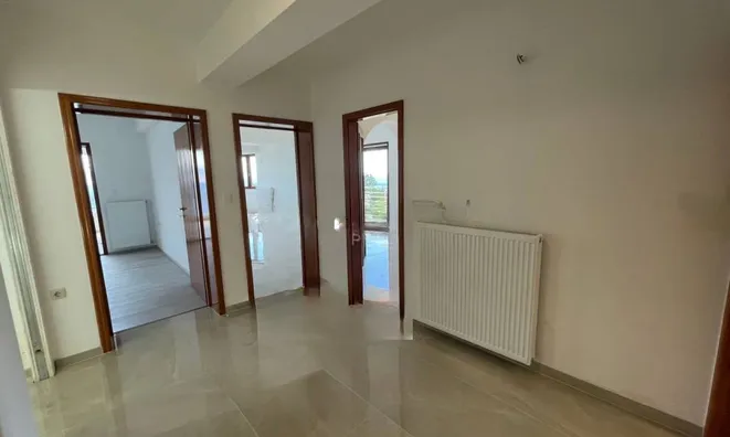 Недвижимость Трёхкомнатная квартира, Центр: 15