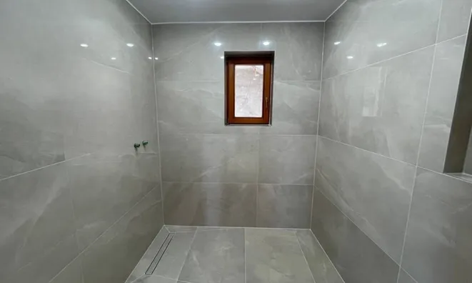 Недвижимость Трёхкомнатная квартира, Центр: 16