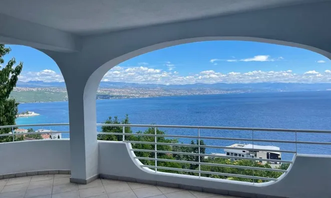 Недвижимость Трёхкомнатная квартира, Центр: 18