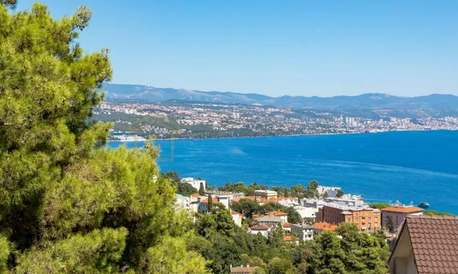 Недвижимость Трехкомнатная квартира Центр: 24