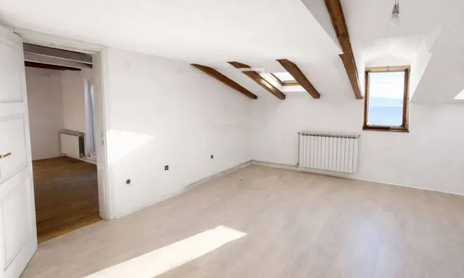 Недвижимость Четырехкомнатная квартира, Центр, Опатия: 4