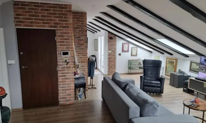 Недвижимость Двухкомнатная квартира в центре: 1