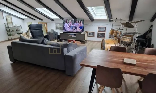 Недвижимость Двухкомнатная квартира в центре: 4