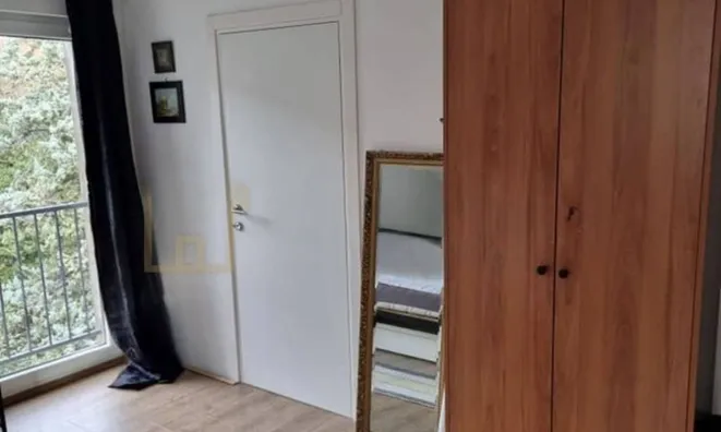 Недвижимость Двухкомнатная квартира в центре: 8