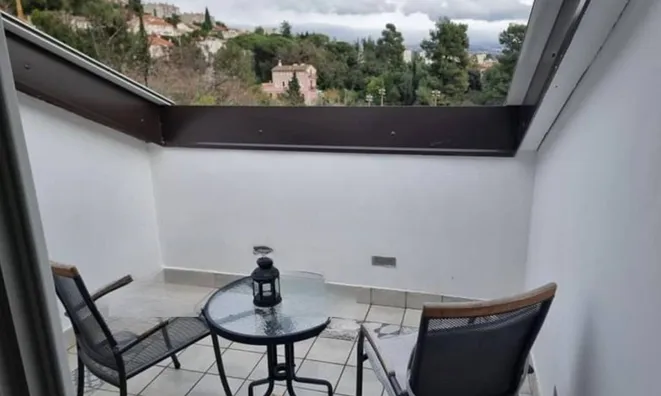 Недвижимость Двухкомнатная квартира в центре: 11