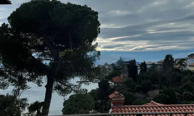 Недвижимость Трехкомнатная квартира в центре: 4