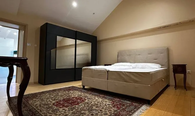 Недвижимость Трехкомнатная квартира в центре: 7