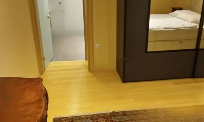 Недвижимость Трехкомнатная квартира в центре: 8