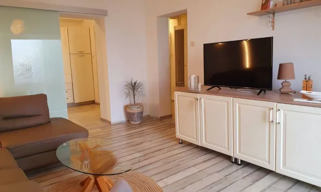 Недвижимость Двухкомнатная квартира в Центре: 1