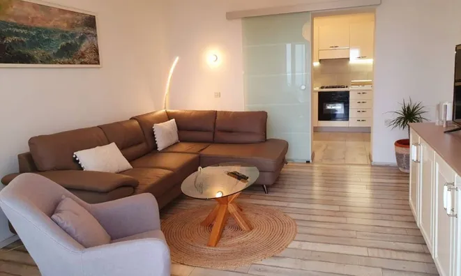 Недвижимость Двухкомнатная квартира в Центре: 4