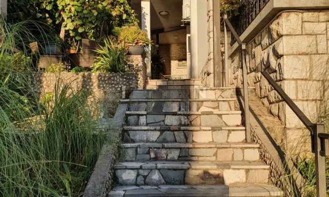 Недвижимость Двухкомнатная квартира в Центре: 5