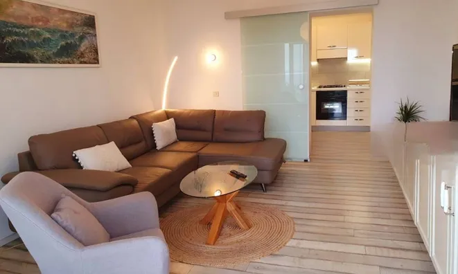 Недвижимость Двухкомнатная квартира в Центре: 13