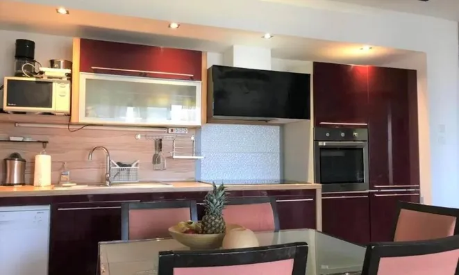 Недвижимость Многоквартирный дом Вепринац: 6