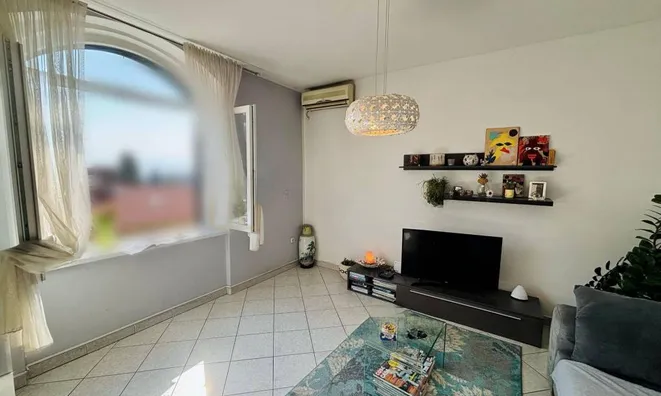 Недвижимость Трехкомнатная квартира в центре Опатии: 1