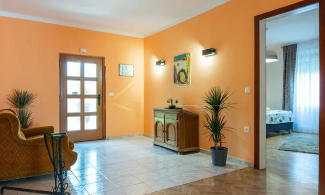 Недвижимость Четырехкомнатная Квартира В Центре: 1