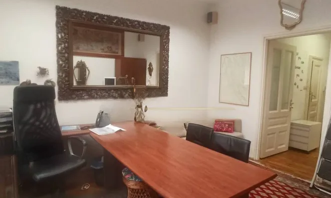 Недвижимость Трёхкомнатная квартира Центр: 3