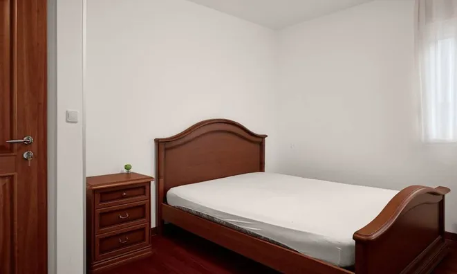 Недвижимость Трёхкомнатная квартира, Центр: 10