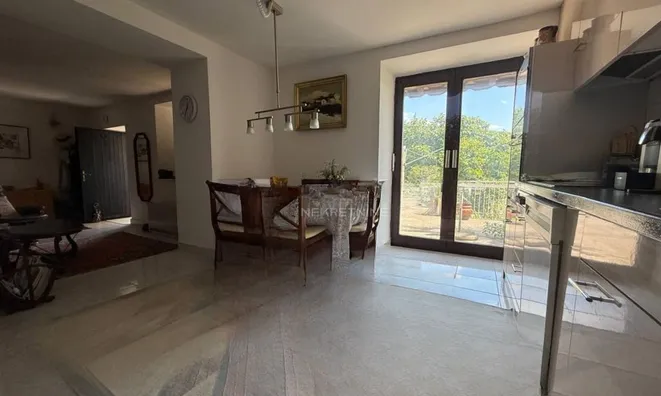 Недвижимость Двухкомнатная квартира Запад: 1