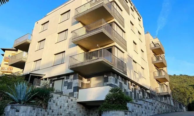 Недвижимость Трехкомнатная квартира Центр: 2