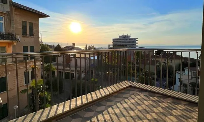 Недвижимость Трехкомнатная квартира Центр: 16