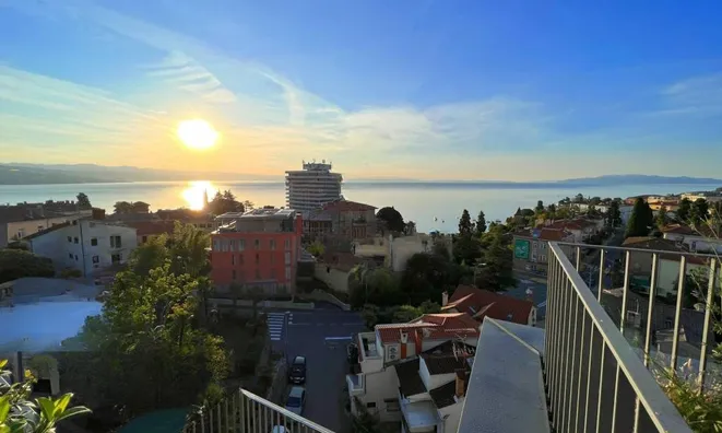 Недвижимость Трехкомнатная квартира Центр: 25